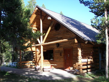 Dodge Inn-Island Park, Yellowstone Cabin