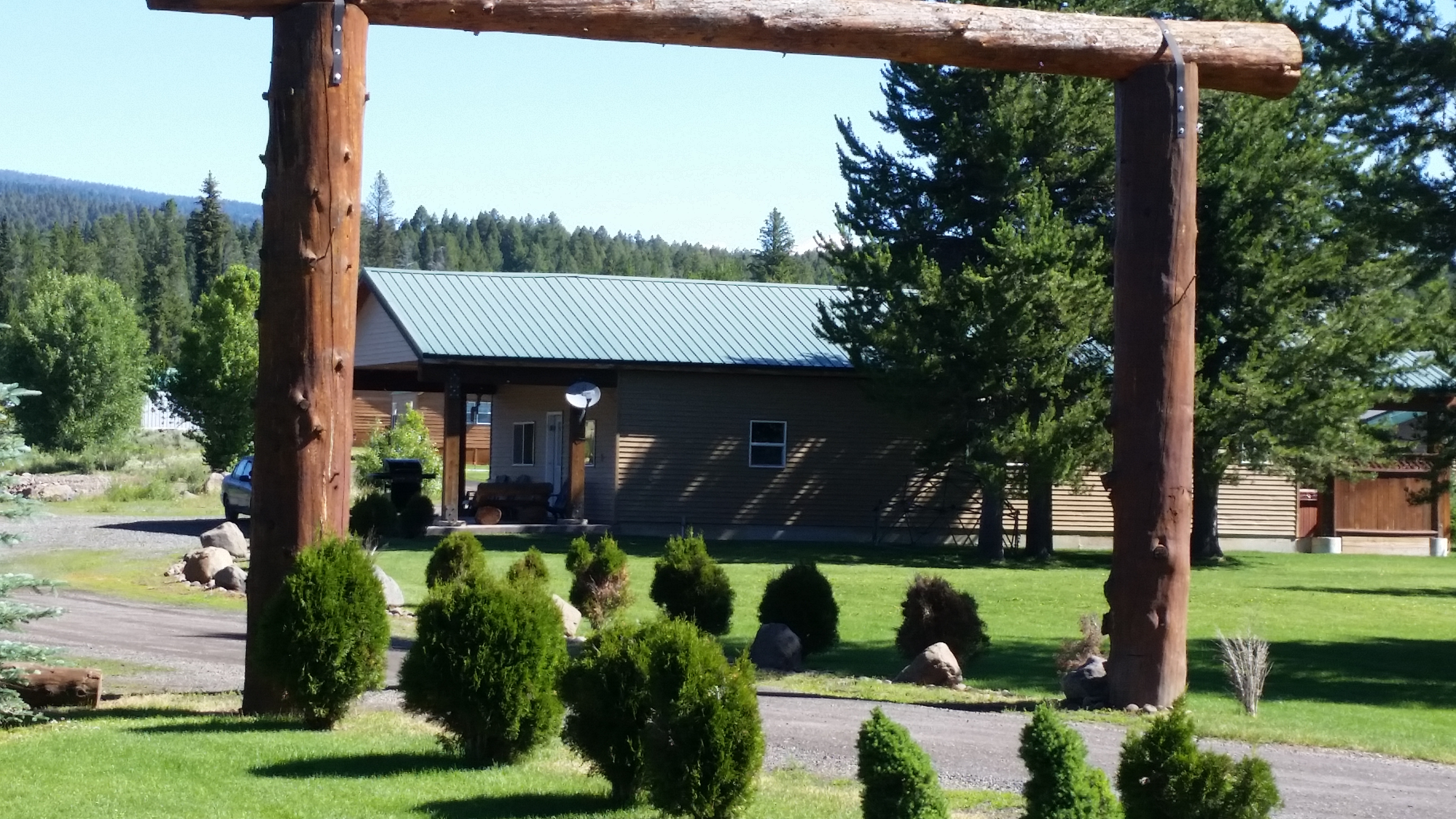 Enchanted Forest - Island Park, Yellowstone Cabin